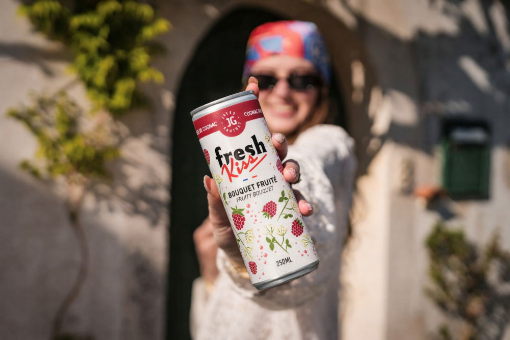 FreshKiss : le cocktail charentais qui invite l&rsquo;apéritif à voyager léger